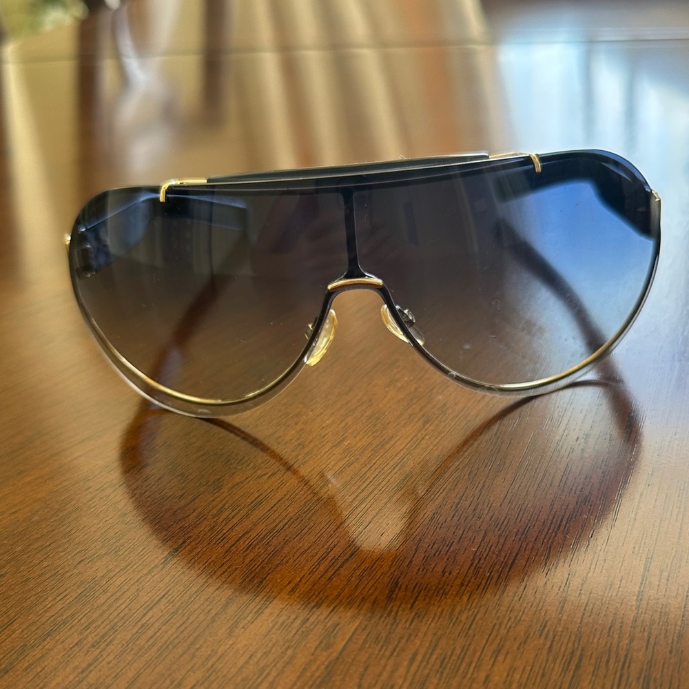 Gucci Gold Frame Shield Sunglasses – Gradient Lens, Oversized Designer Shades - Picture 2 of 16